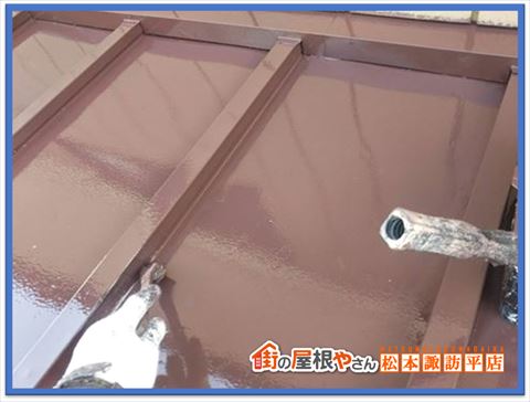 富士見町別荘屋根塗装　上塗り